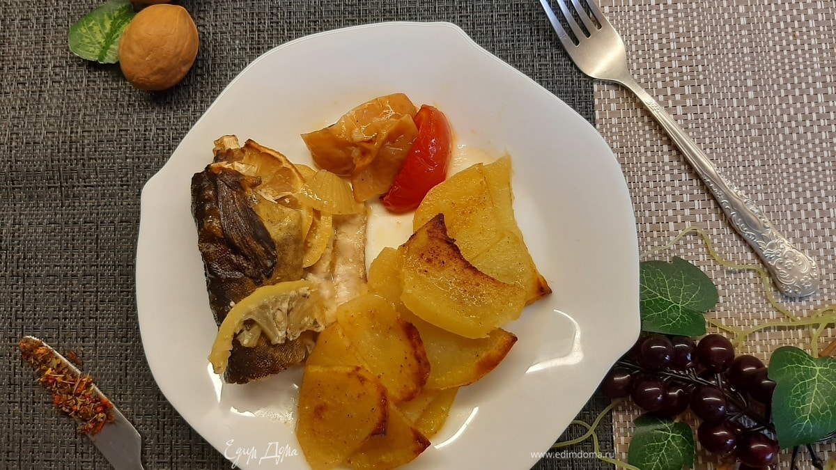 Налим с запеченными овощами