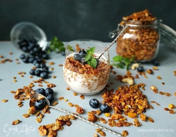 Гранола с орехами и кленовым сиропом