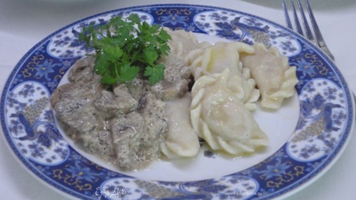 Вареники с грибным соусом