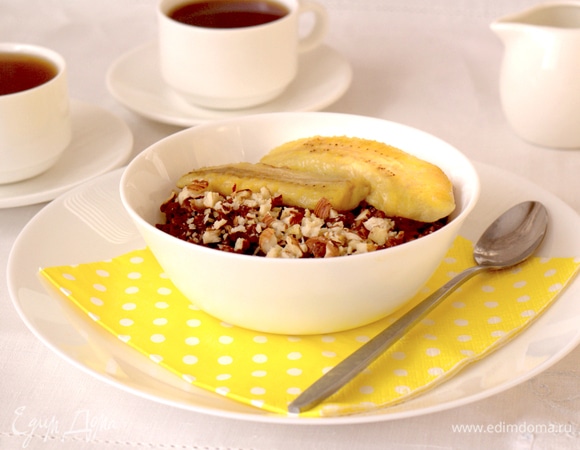 Шоколадная овсянка с жареными бананами Шоколадная овсянка с жареными бананами