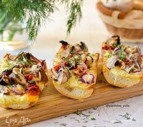 Горячие бутерброды с сыром и грибами