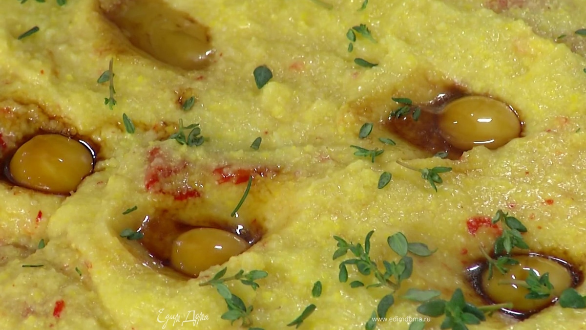 Полента с запеченным перцем, перепелиными яйцами и пармезаном