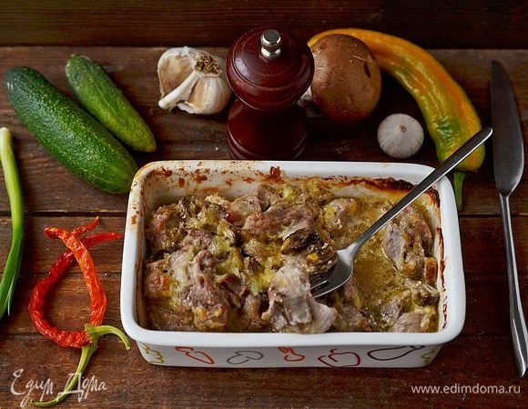 Мясо, запеченное с грибами и сыром
