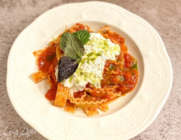 Паста с соусом из сливочного сыра и моцареллы