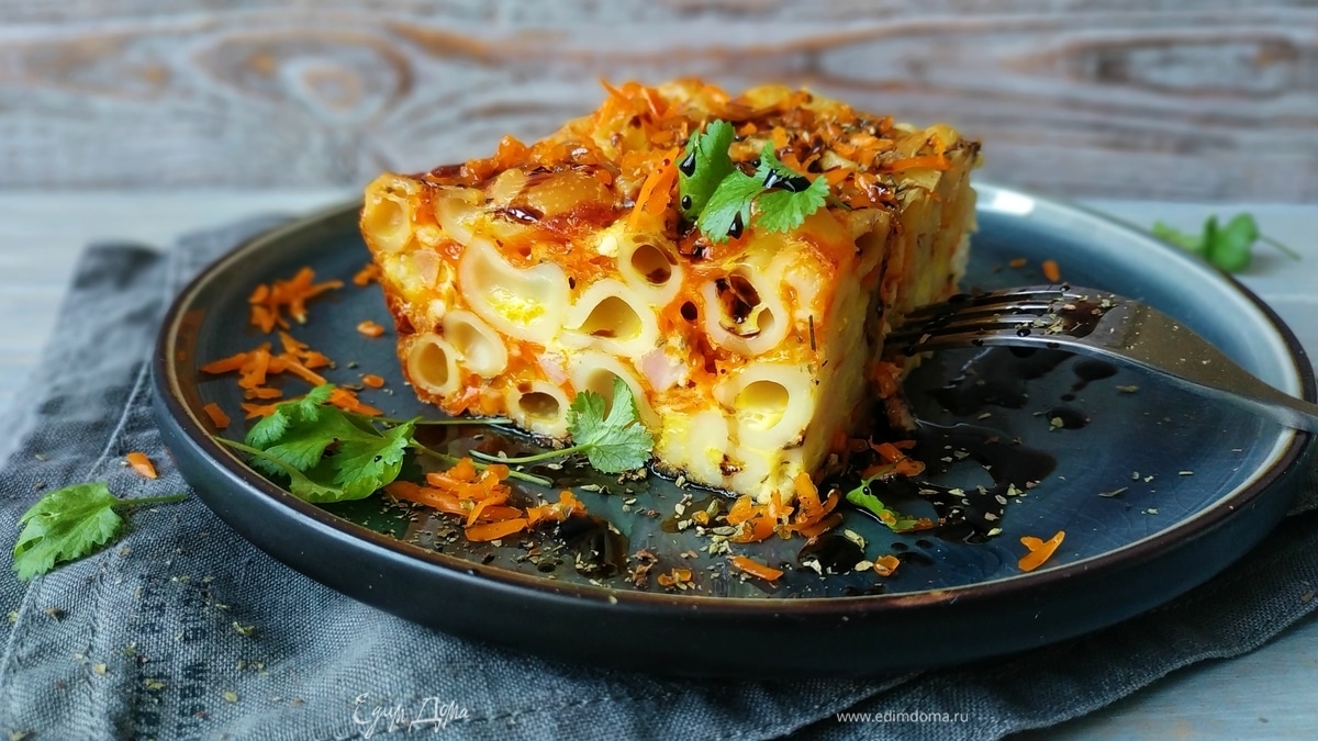 Запеканка с макаронами, сыром и беконом