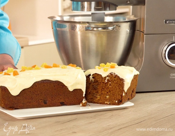 Пряный кекс с кремом из сливочного сыра