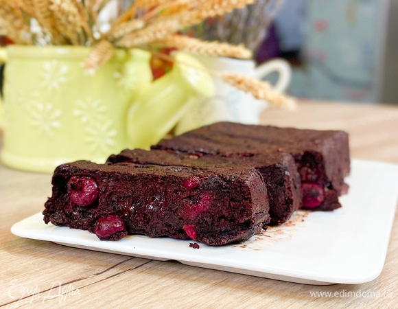 Веганский брауни с вишней