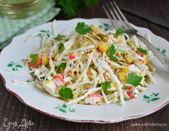Салат с капустой и крабовыми палочками Салат с капустой и крабовыми палочками