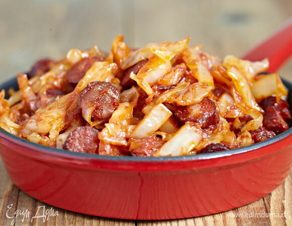 Рецепт тушеной капусты с колбасой Рецепт тушеной капусты с колбасой