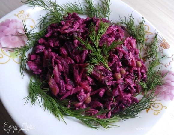 Салат с куриной грудкой и свеклой