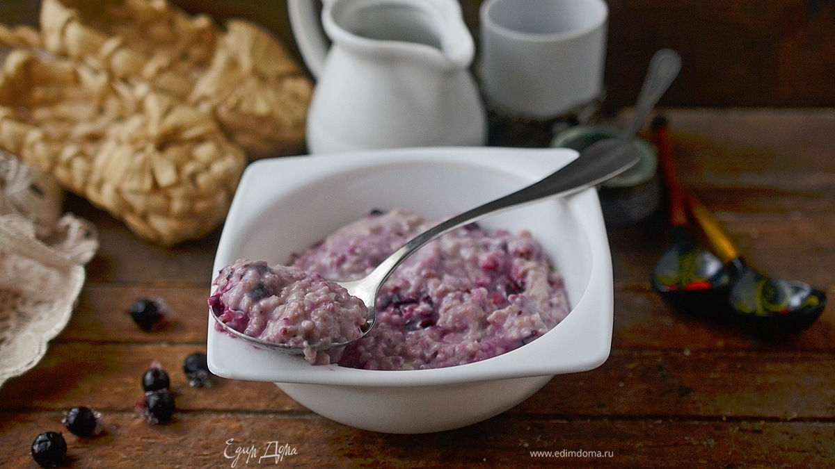 Овсяная каша с пряной смородиной