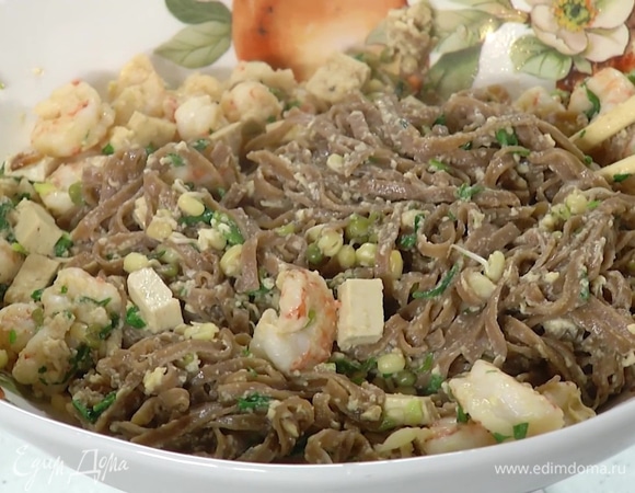 Пад-тай из гречневой лапши с креветками и тофу