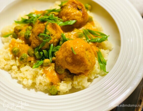 Куриные биточки в тыквенном соусе с карри