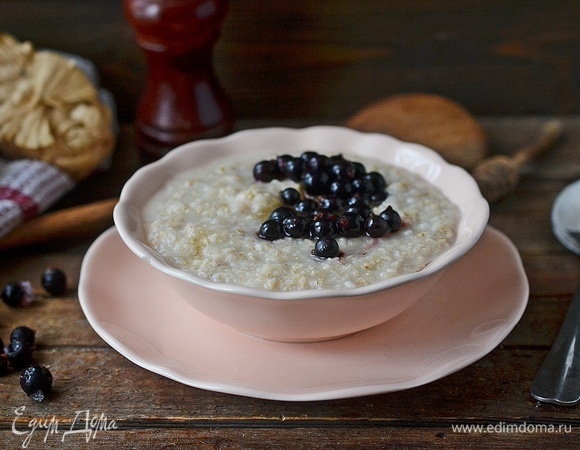 Постная овсянка с яблоком и смородиной Постная овсянка с яблоком и смородиной