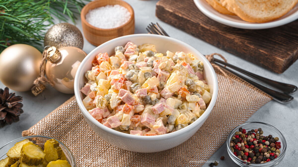 Салат оливье с маринованными огурцами