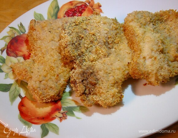 Свиной шницель с разноцветным салатом Свиной шницель с разноцветным салатом