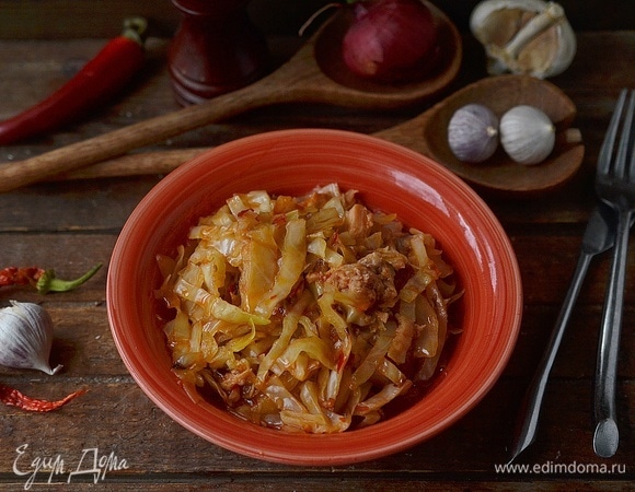 Тушеная капуста с тушенкой Тушеная капуста с тушенкой
