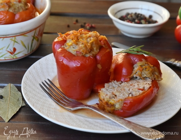 Перец, фаршированный булгуром и овощами Перец, фаршированный булгуром и овощами
