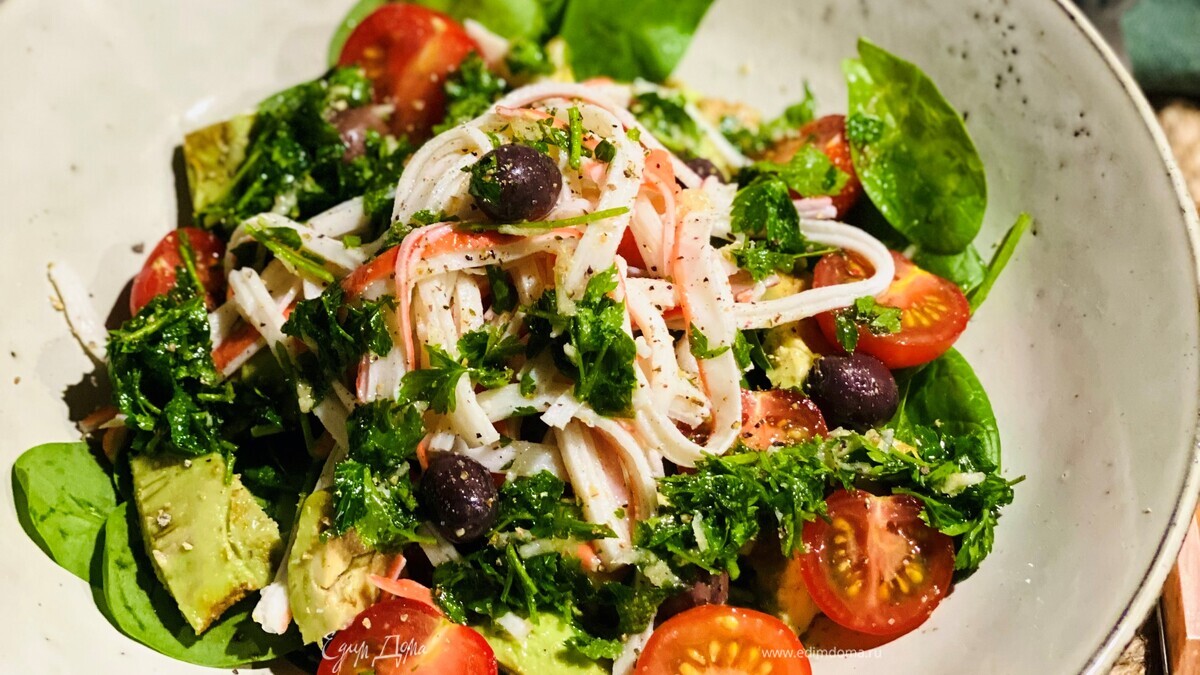 Овощной салат с крабовой соломкой