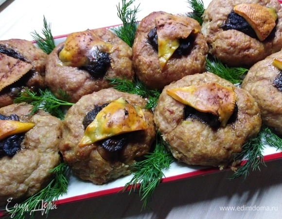 Мясные ватрушки с грибами