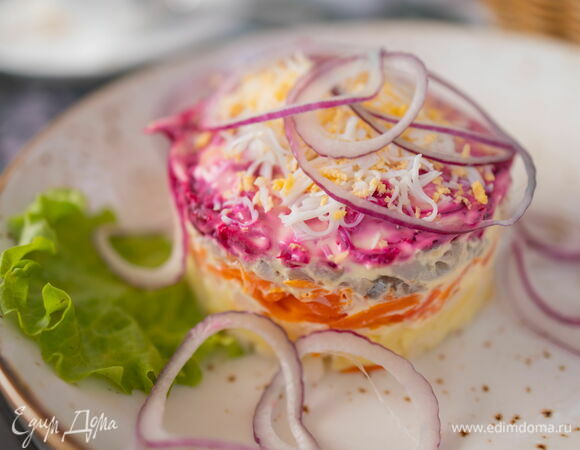 Селедка под шубой с маринованным луком Селедка под шубой с маринованным луком