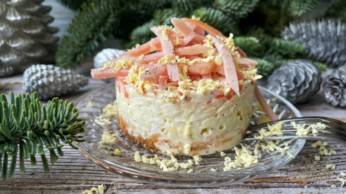 Салат с мясом копченой индейки