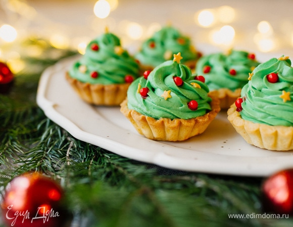 Корзинки с кремом и малиновым конфи