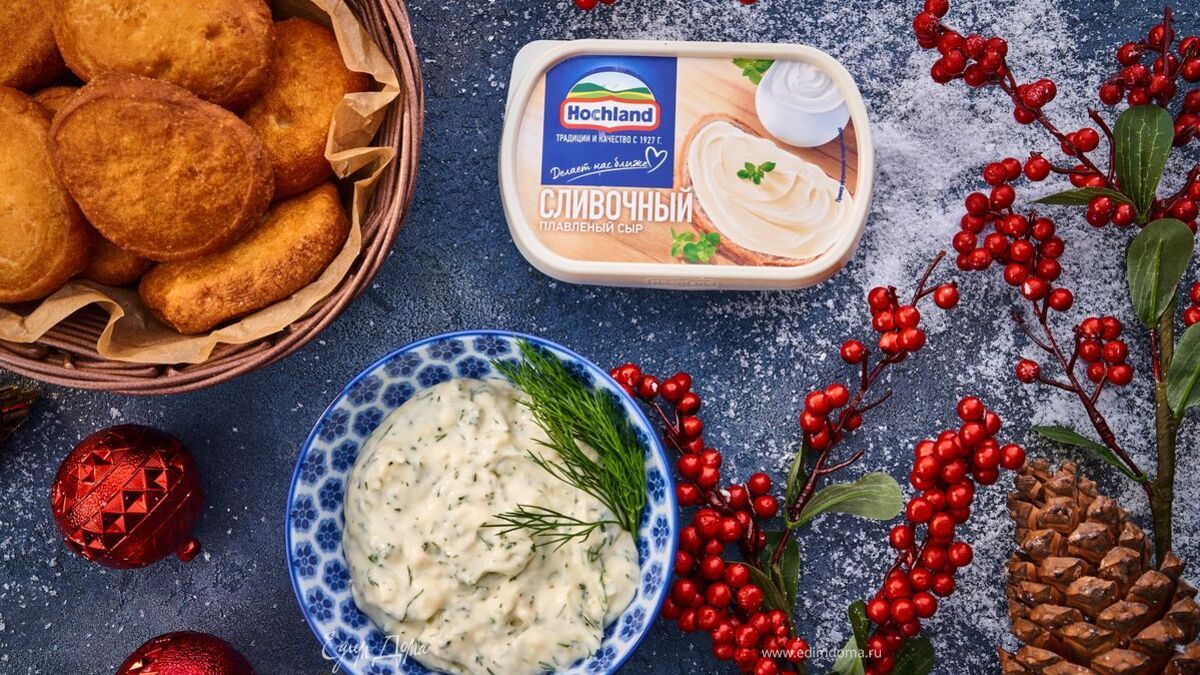 Баурсаки с сырным соусом