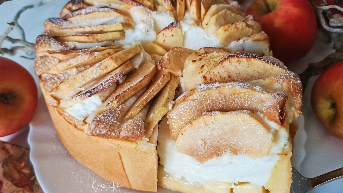 Яблочный пирог с йогуртовым кремом