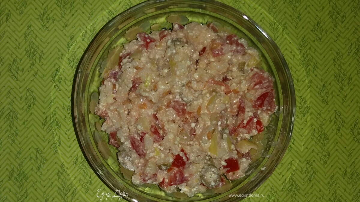 Салат из овощей с рисом и творогом