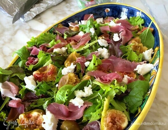 Салат с ветчиной, инжиром и козьим сыром Салат с ветчиной, инжиром и козьим сыром