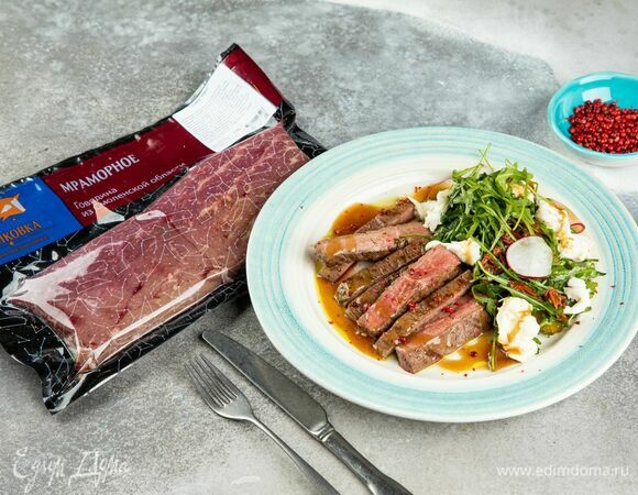 Стейк рамп с салатом