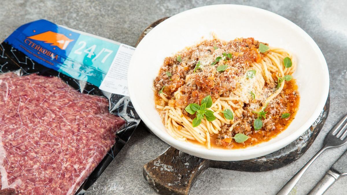 Спагетти с соусом болоньезе