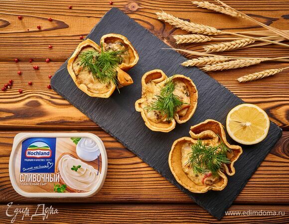 Блинные корзиночки с плавленым сыром и морепродуктами 