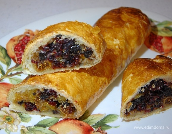 Зимний штрудель с сухофруктами