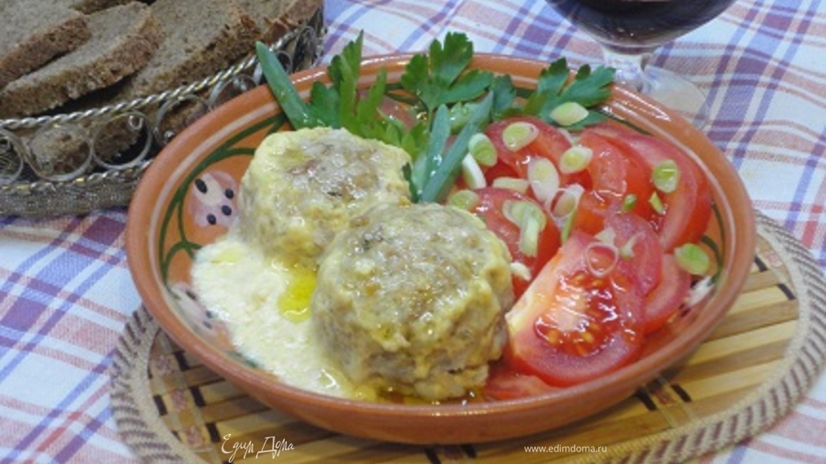 Тефтели из свинины с белым соусом