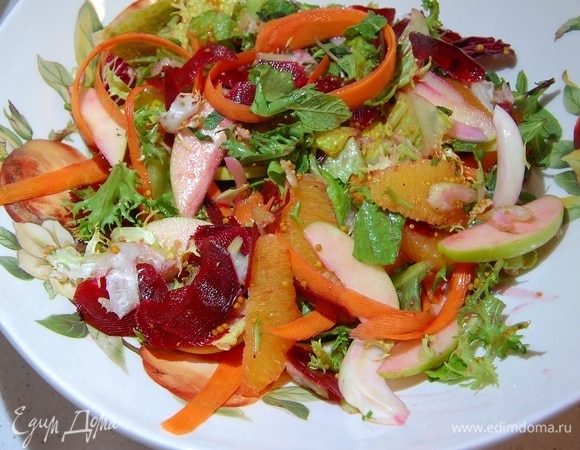 Салат с апельсином, яблоком и сельдереем