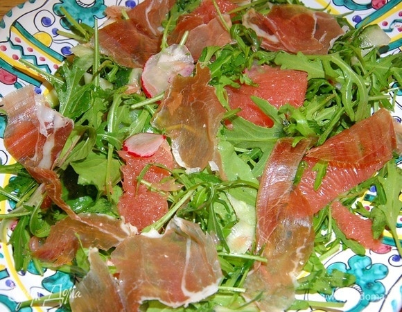 Салат с ветчиной и грейпфрутом