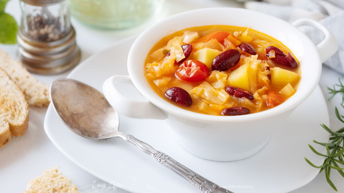 Постные щи из свежей капусты с фасолью