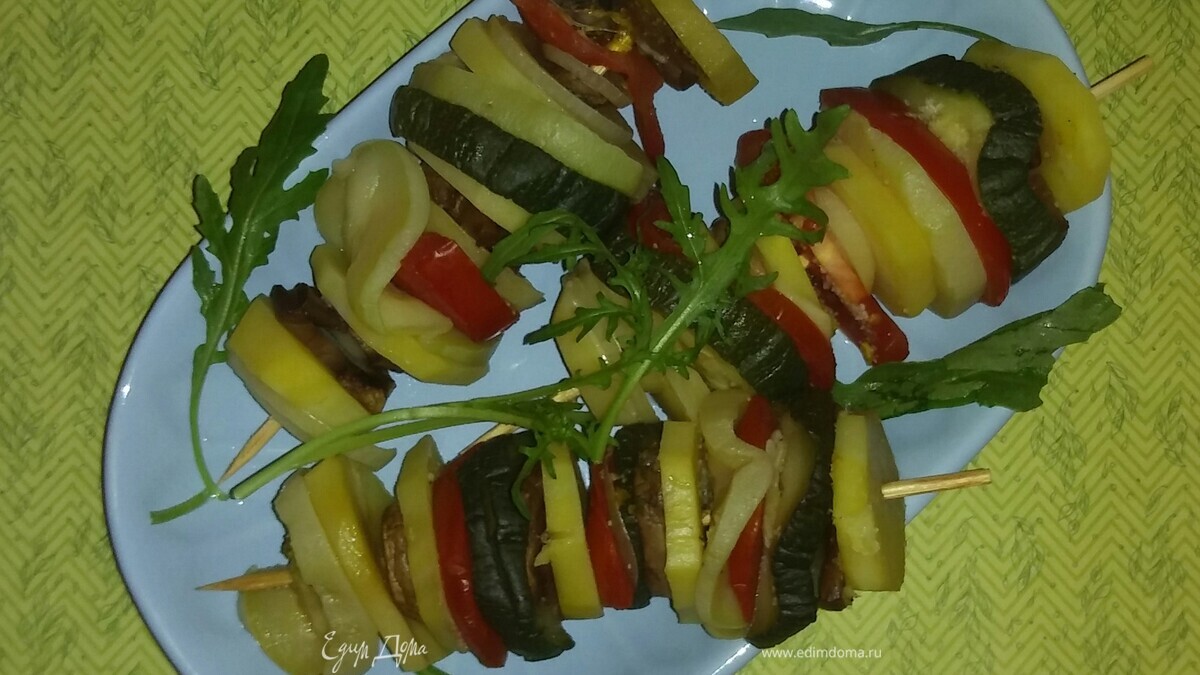 Шашлычки из овощей и моцареллы