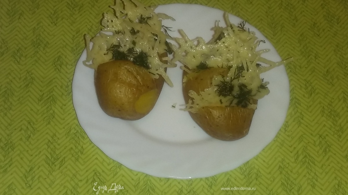 Печеный картофель с сырными чипсами