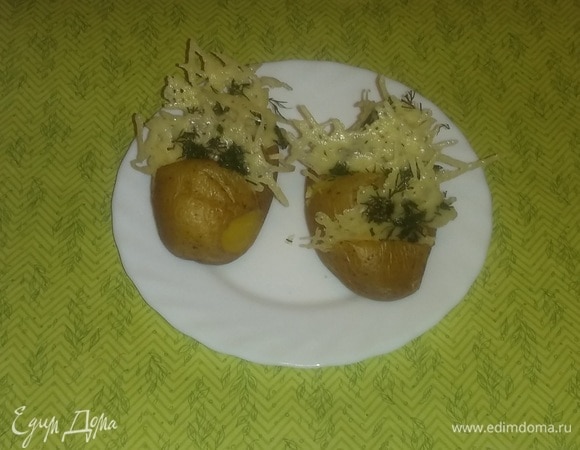Печеный картофель с сырными чипсами