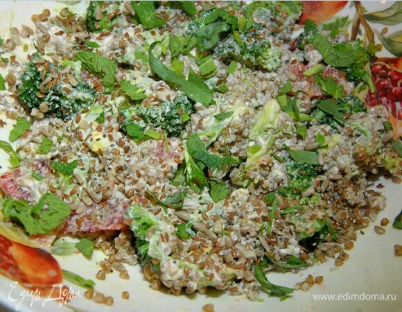 Салат из гречки с брокколи, авокадо и апельсином Салат из гречки с брокколи, авокадо и апельсином