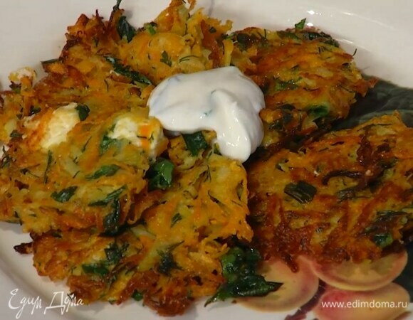 Драники из моркови и сладкого картофеля с фетой Драники из моркови и сладкого картофеля с фетой
