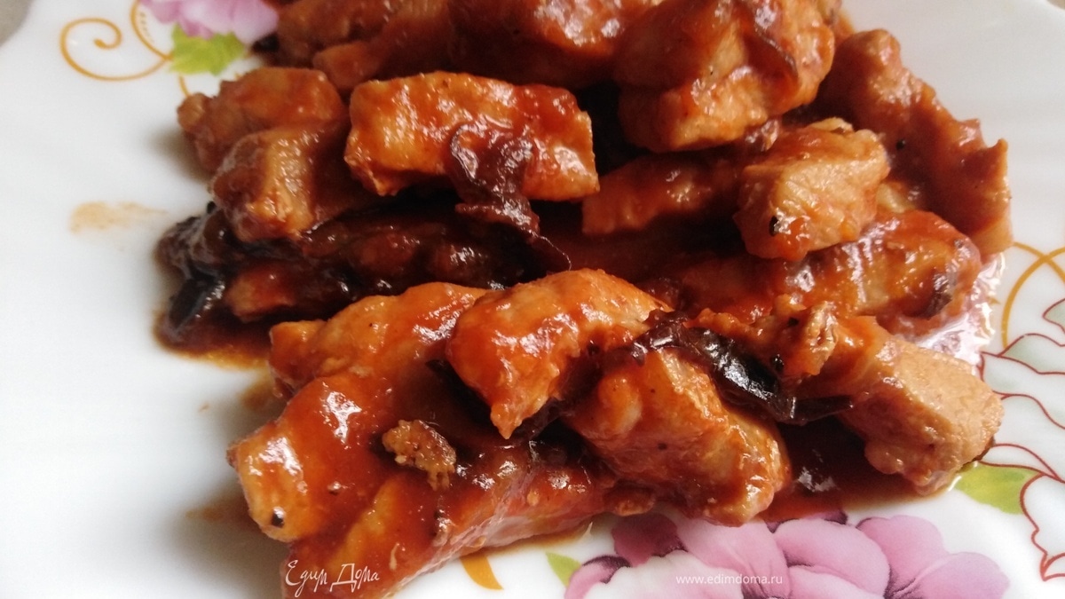 Свинина с черносливом в томате