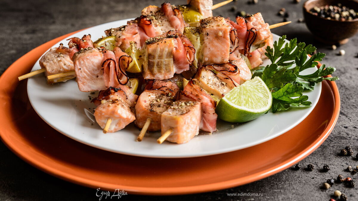Шашлык из горбуши на мангале