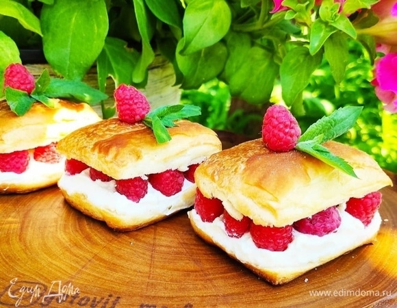 Пирожные из слоеного теста