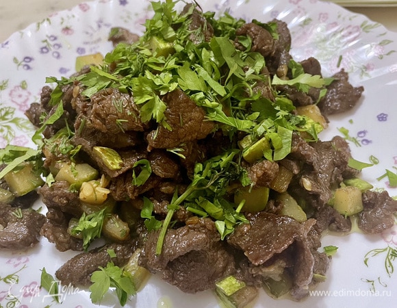 Теплый салат со свининой