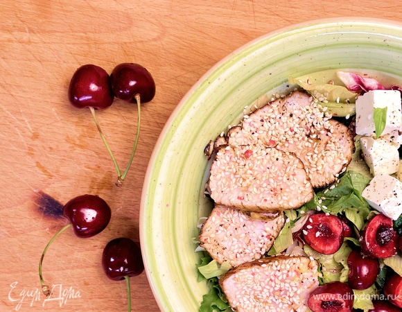 Летний салат с черешней Летний салат с черешней