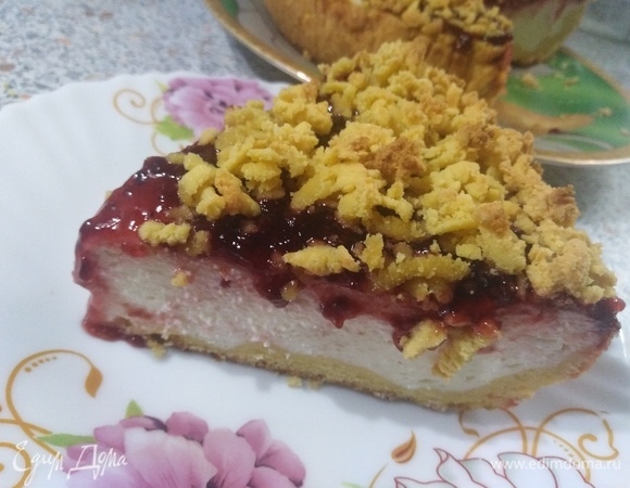 Творожно-кукурузный пирог с малиновым желе Творожно-кукурузный пирог с малиновым желе